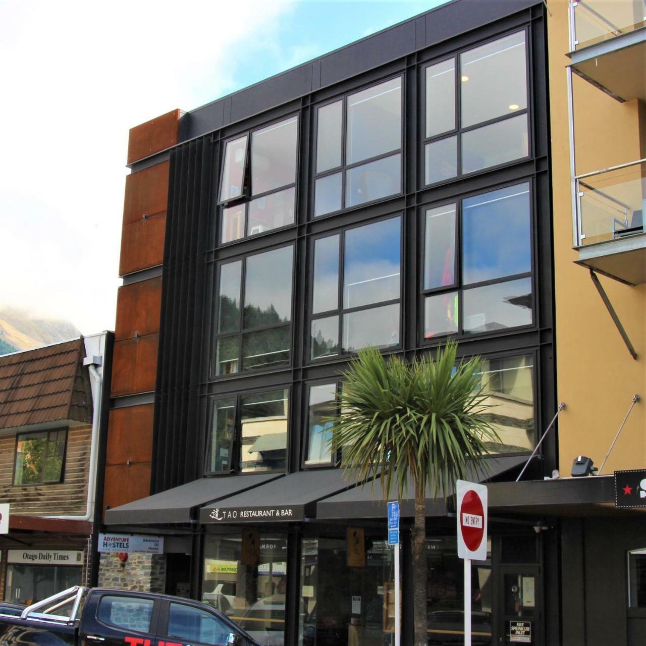 Adventure Q2 Hostel Queenstown Exterior photo